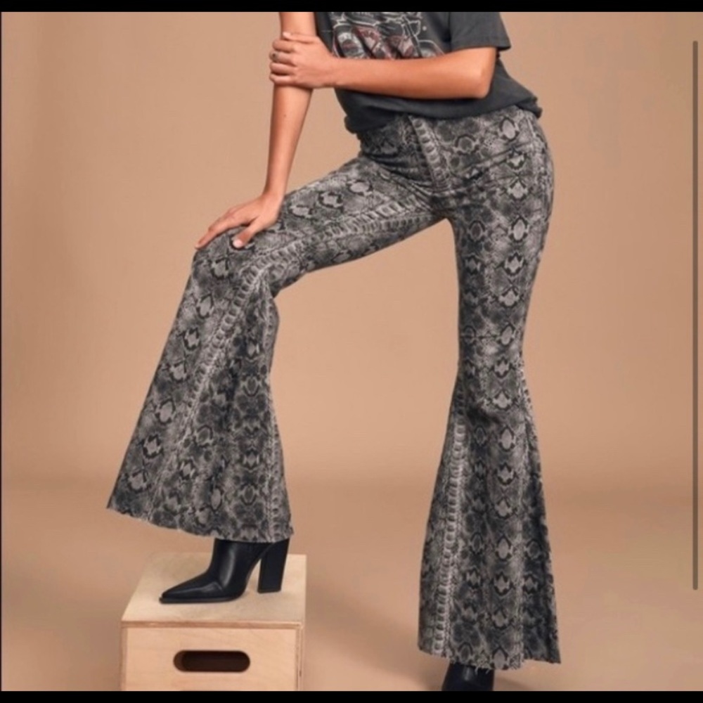 ❌SOLD❌Free People snakeskin flares - Picture 5 of 6